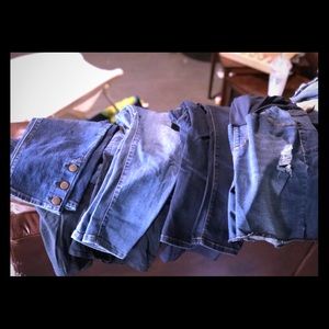 4 maternity jeans and 1 short XL